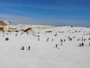 Hesarek Kayak Merkezi’nde hafta sonu yoğunluğu