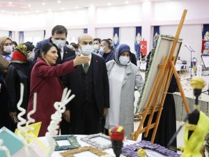 Mardin’de gelirleri köy okullarına bağışlanan şiir ve müzik etkinliği düzenlendi