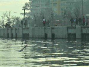Kurbağalıdere’de tonlarca ağırlıktaki beton plakalar suya düştü