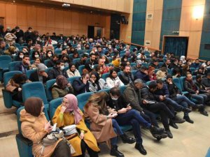 Tatvan’da tiyatro oyununa yoğun ilgi