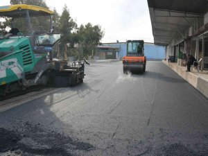 Tarsus Hal Kompleksindeki yol çalışmaları bitme aşamasında