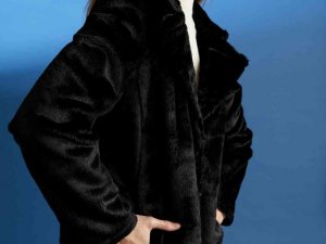 Peluş montlar raflarda yerini aldı