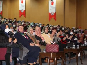 Sincan’da "Kadın Kadına Aile Sohbetleri"nin konuğu Hatice Kübra Tongar oldu