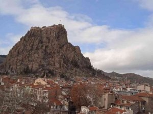 Afyonkarahisar yeni haftaya soğuk havayla başladı