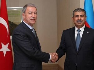 Milli Savunma Bakanı Akar, Azerbaycanlı mevkidaşı ile görüştü