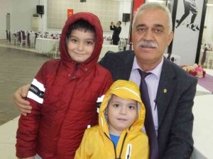 Burhaniyeli başkanı ilk kutlayan torunları oldu