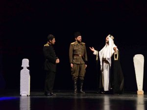 Diyarbakır’da ‘Kumandan’ oyunu tiyatro severlerle buluştu