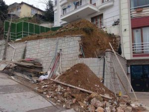 Bahçe duvarından düşen işçi yaralandı