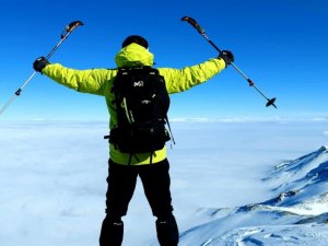 Kar ve sisle kaplı 3 bin 537 rakımlı Artos Dağı’na tırmandılar