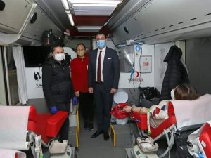 Bandırma Belediye Başkanı Tolga Tosun, gönüllü bağışcı oldu