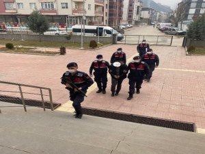 Kendisini askeri personel olarak tanıtan zanlı tutuklandı