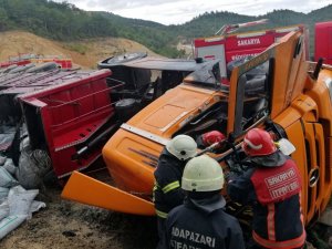D150 karayolunda kömür yüklü tır devrildi: 1 yaralı