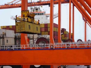 Bakan Karaismailoğlu: “2021’de elleçlenen konteyner miktarı 12,5 milyon TEU’yu aştı”