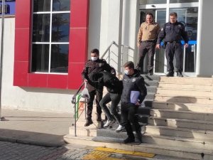 Girdiği evde ne bulduysa çaldı