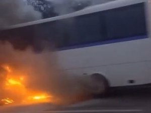 Bursa’da seyir hâlindeki otobüs alev alev yandı