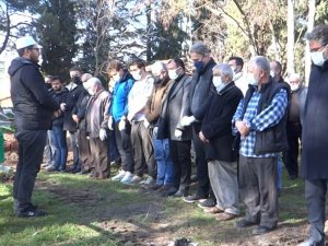 67 yıldır evli çifti birer gün araya korona virüsten hayatını kaybetti