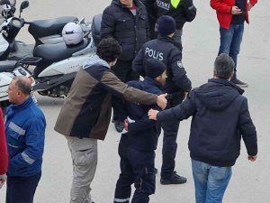 Köpeği havlıyor diye komşusunu sırtından bıçakladı