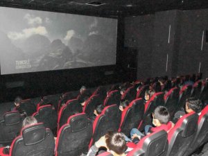 Ünye’de öğrenciler “Kesişme İyi ki Varsın Eren” filmini izledi