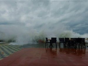 Tekirdağ’da dev dalgalar