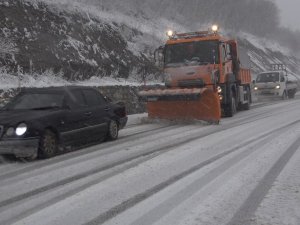 Kırklareli’nin yüksek kesimlerinde kar yağışı ve sis etkili oluyor