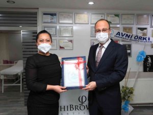 Başkan Örki 2022 yılının ilk ruhsatını verdi