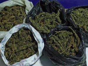 İzmir’de iş yerinde 2 kilonun üzerinde uyuşturucu ele geçirildi