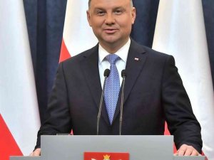 Polonya Devlet Başkanı Duda’ya “moron” diyen yazar hakkında açılan dava reddedildi