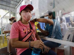 Filipinler’de Rai Tayfunu’nda 40 bin doz Covid-19 aşısı zarar gördü