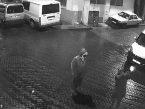 İstanbul’da iş yerine bir garip silahlı saldırı: Silah tutukluk yapınca kaçtı geri gelip ateş açtı