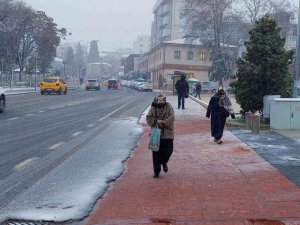 Tekirdağ güne karla uyandı