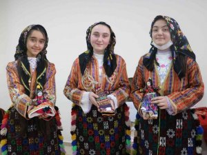 Öğrenciler evlerinden taşıdı, kentin tarihini sergilediler