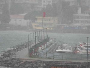 Çanakkale’de adalara 2 gündür feribot seferleri yapılamıyor