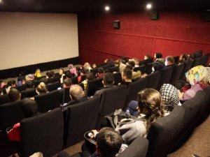 Başkan Ramazan ile AK Parti gençler "Kesişme; İyi ki Varsın Eren" filmini izledi