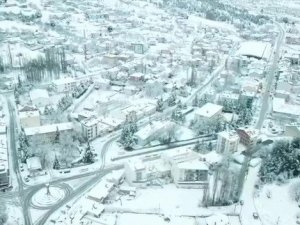 Beyaz örtüyle uyanan Denizli’de kar kalınlığı 30 santimetreye yükseldi