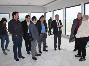 Başkan Kaplan gazetecilere yeni hizmet binasını tanıttı