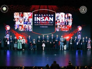 Ataner, Cumhurbaşkanı Erdoğan tarafından ödüllendirildi