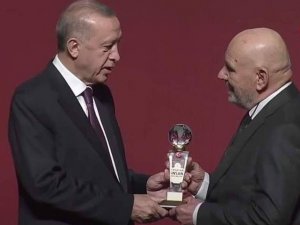 68 yıldır çamura şekil veren Salim usta ’Yaşayan İnsan Hazineleri’ ödülünü Cumhurbaşkanın elinden aldı