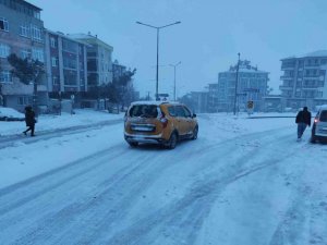 Tekirdağ’da kar yağışı hayatı olumsuz etkiledi