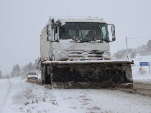 2010 rakımlı Geminbeli’de sürücüler kara hazırlıksız yakalandı