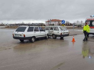 Ereğli’de otomobiller çarpıştı: 3 yaralı