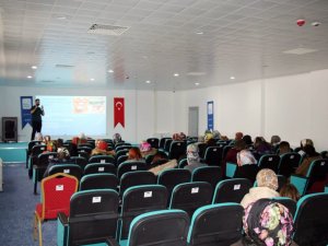 Edremit Belediyesinden kursiyerlere ağız ve diş sağlığı eğitimi