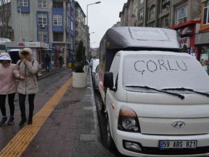 Çorlu’da yılın ilk karı sevindirdi