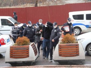 Polis tarafından suçüstü yapılan 4 şüpheliden 3’ü tutuklandı