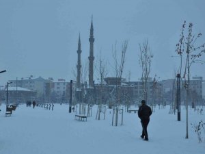Kars’ta 51 köy yolu ulaşıma kapandı