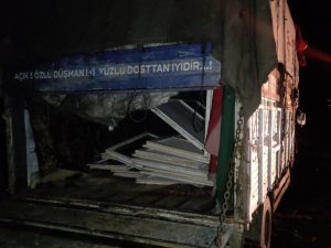 Şantiyeden pencere çalan 4 şahıs yakalandı