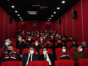 Vali Taşbilek ‘Kesişme; İyi Ki Varsın Eren’ filmini şehit aileleri ve gazilerle birlikte izledi