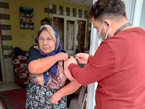 Kuyucak’ta evde aşı hizmeti aralıksız sürüyor