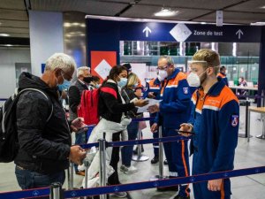 Fransa, İngiltere’ye uyguladığı Covid-19 kısıtlamalarını gevşetiyor