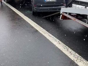 TEM’de tıra çarpan otomobil sürücüsü yaralandı