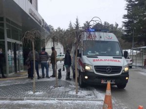 Tinerle sobayı tutuşmak isterken kendini yaktı